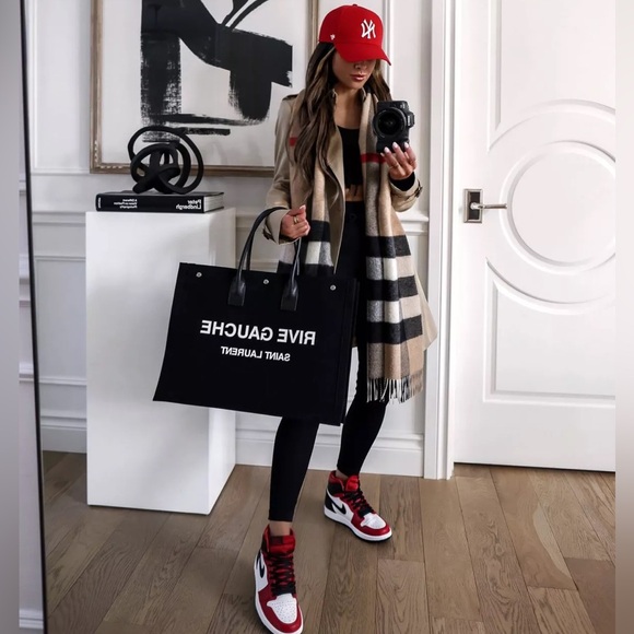 NEW 💕 XL BURBERRY LONDON 2025 Half Mega Giant Check Cashmere Scarf Shawl Wrap - Picture 3 of 12